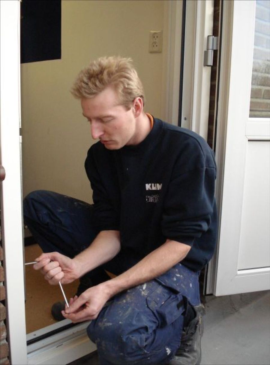 2003, uitbouw eigen montageploeg van kumij